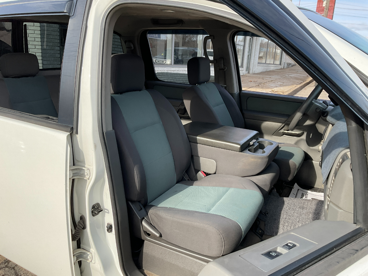 Nissan Titan XE Crew Cab 4WD 2005