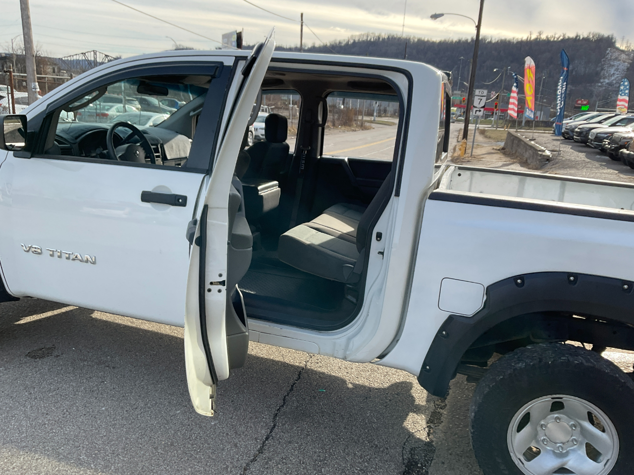 Nissan Titan XE Crew Cab 4WD 2005