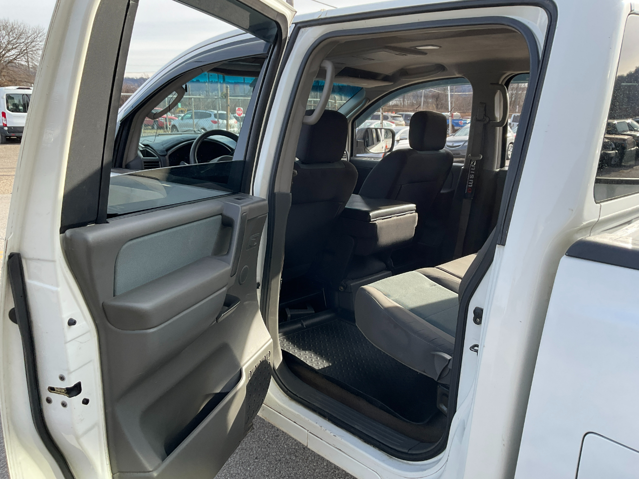 Nissan Titan XE Crew Cab 4WD 2005