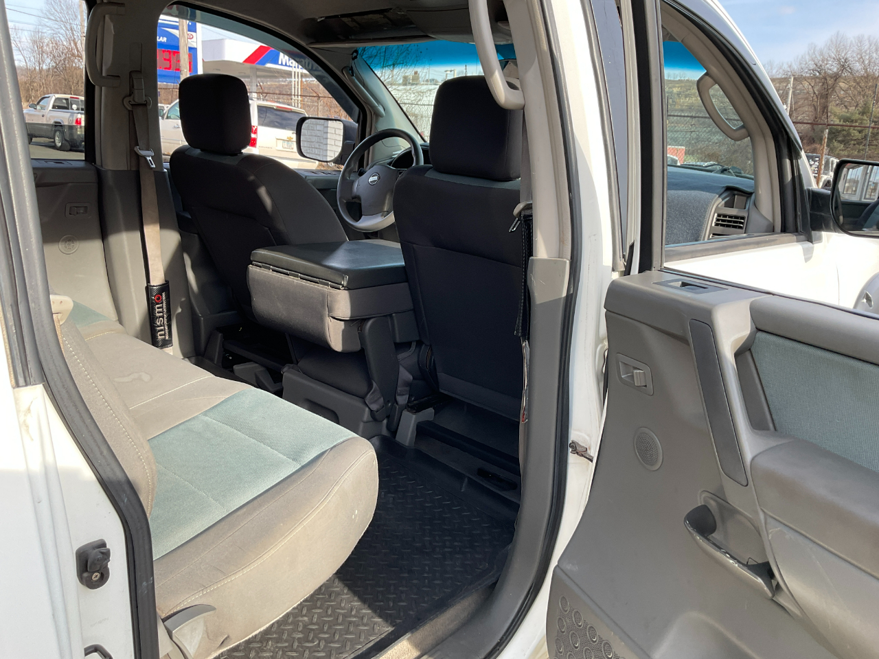 Nissan Titan XE Crew Cab 4WD 2005