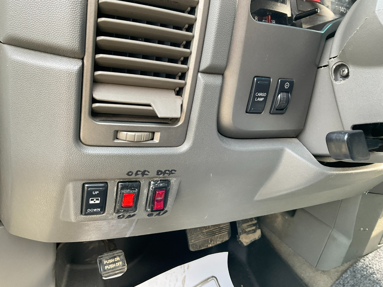 Nissan Titan XE Crew Cab 4WD 2005