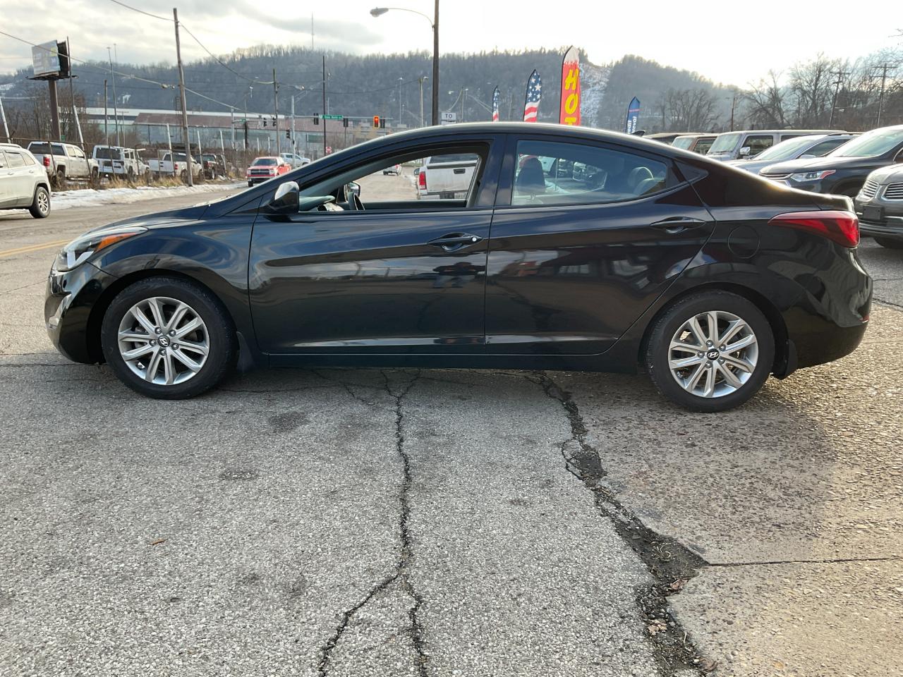 Hyundai Elantra SE 6AT 2015