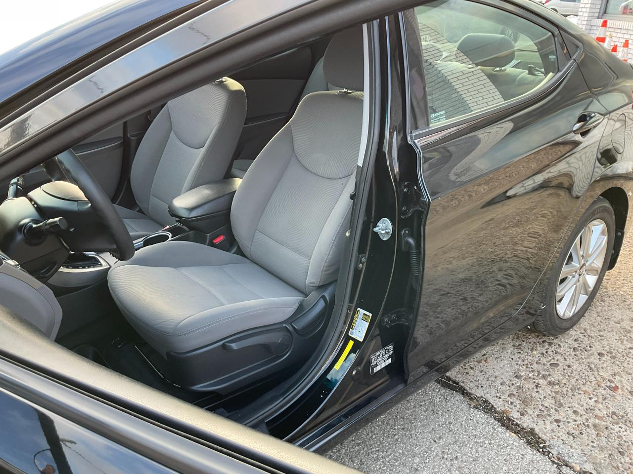 Hyundai Elantra SE 6AT 2015