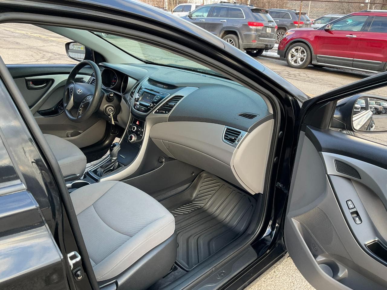 Hyundai Elantra SE 6AT 2015