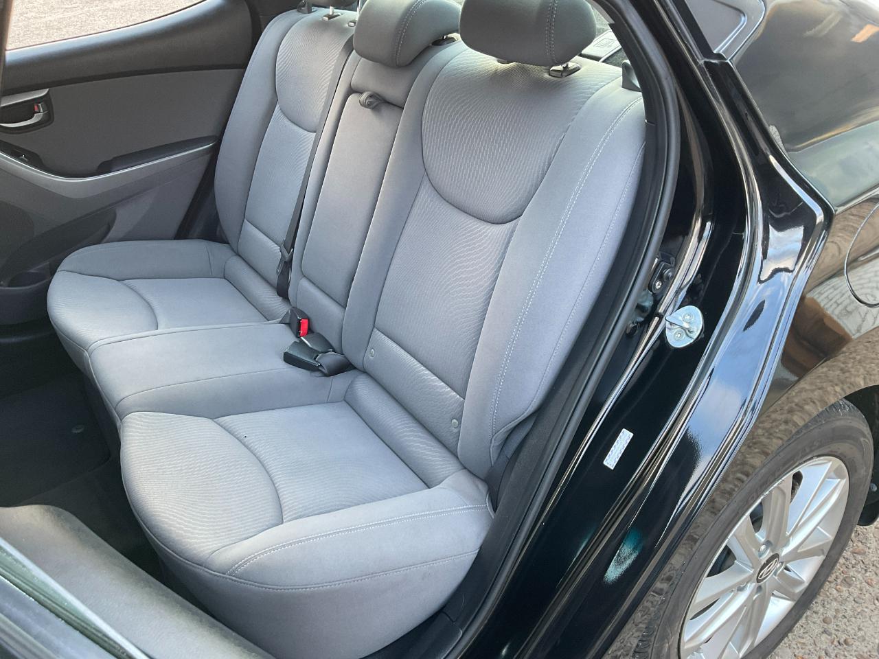 Hyundai Elantra SE 6AT 2015