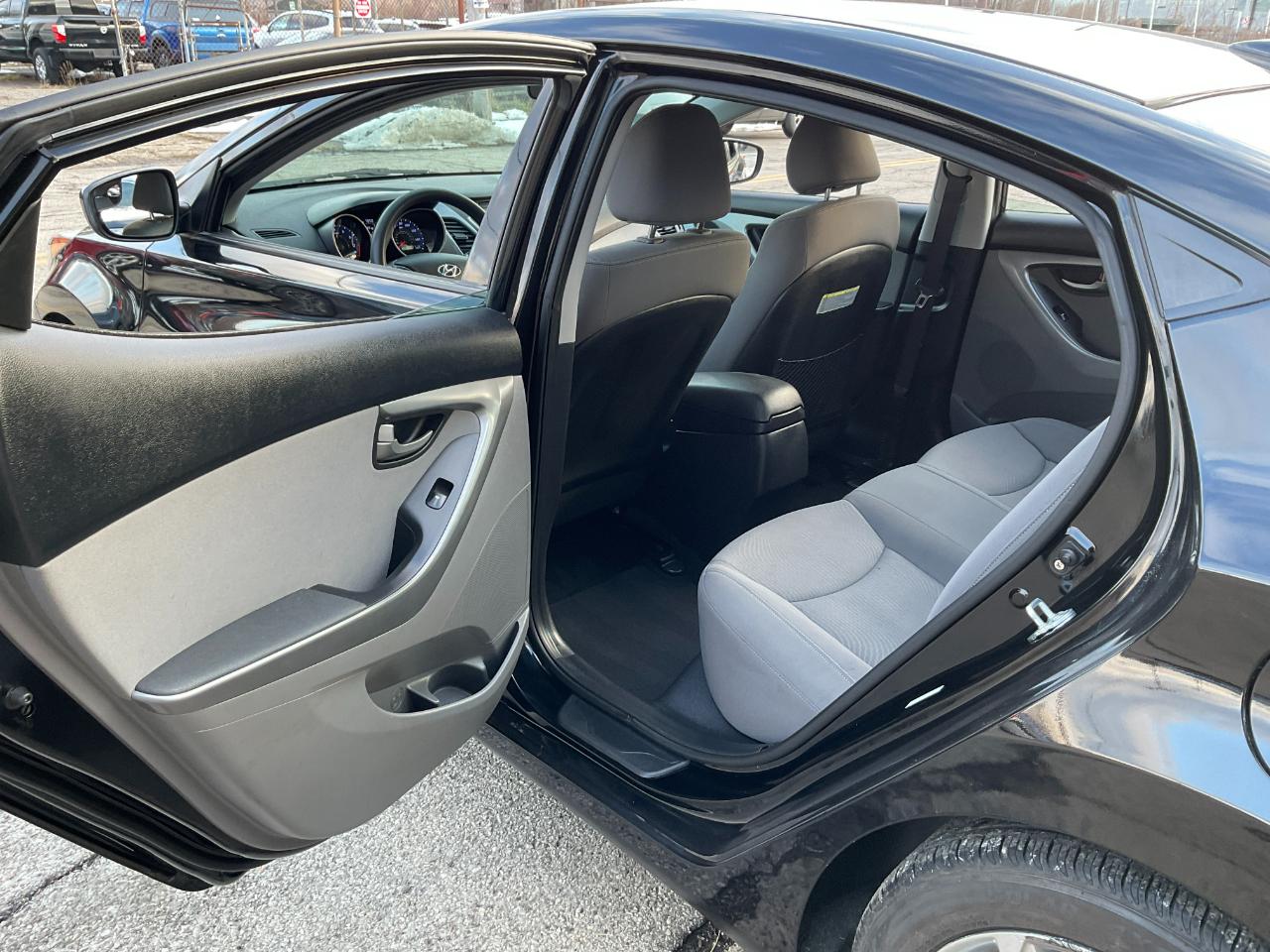 Hyundai Elantra SE 6AT 2015