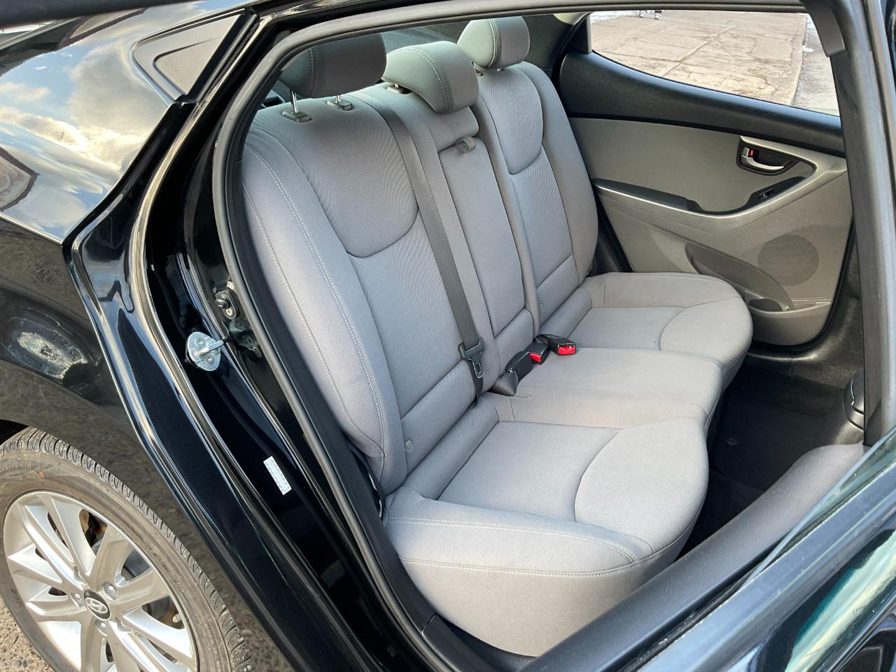 Hyundai Elantra SE 6AT 2015