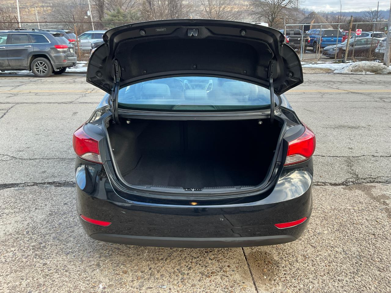 Hyundai Elantra SE 6AT 2015