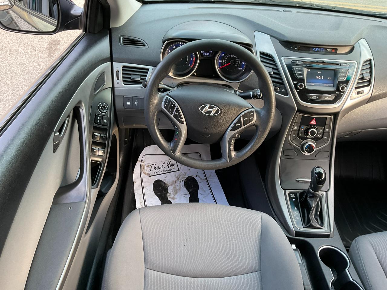 Hyundai Elantra SE 6AT 2015