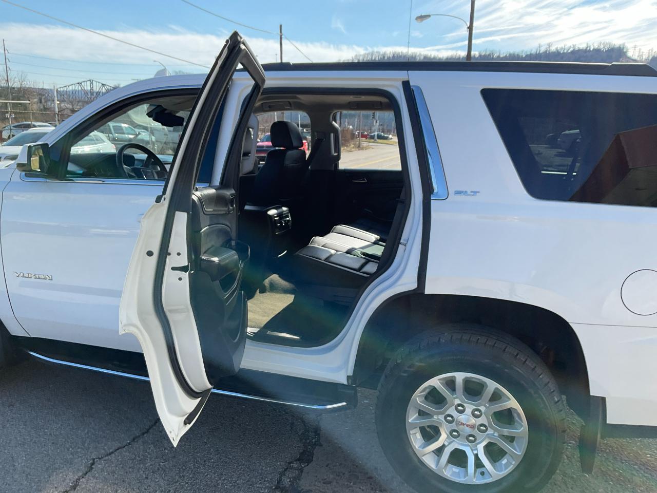 GMC Yukon SLT 4WD 2017