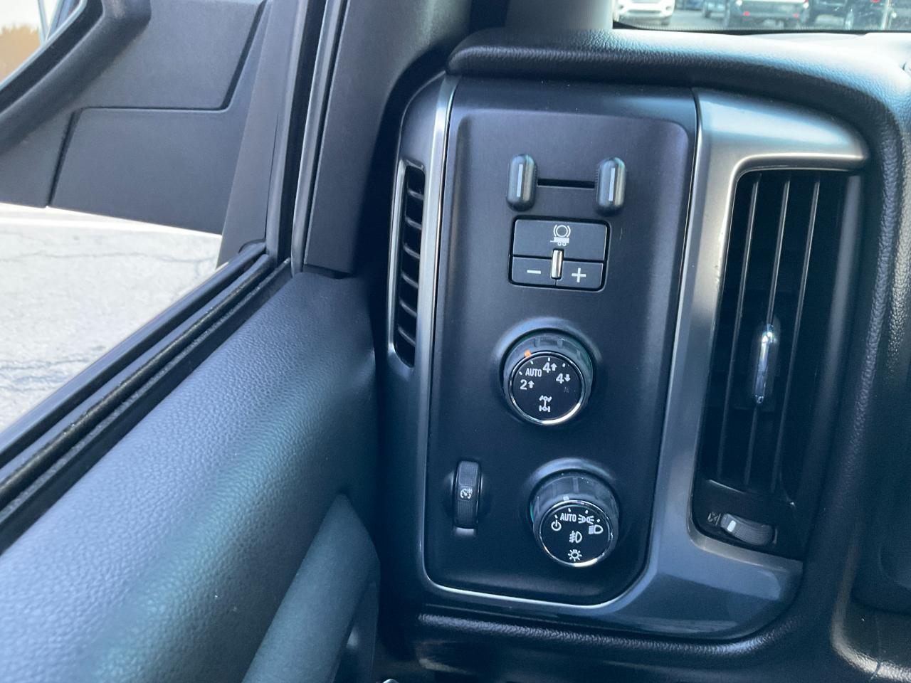 Chevrolet Silverado 1500 LT Crew Cab Long Box 4WD 2015