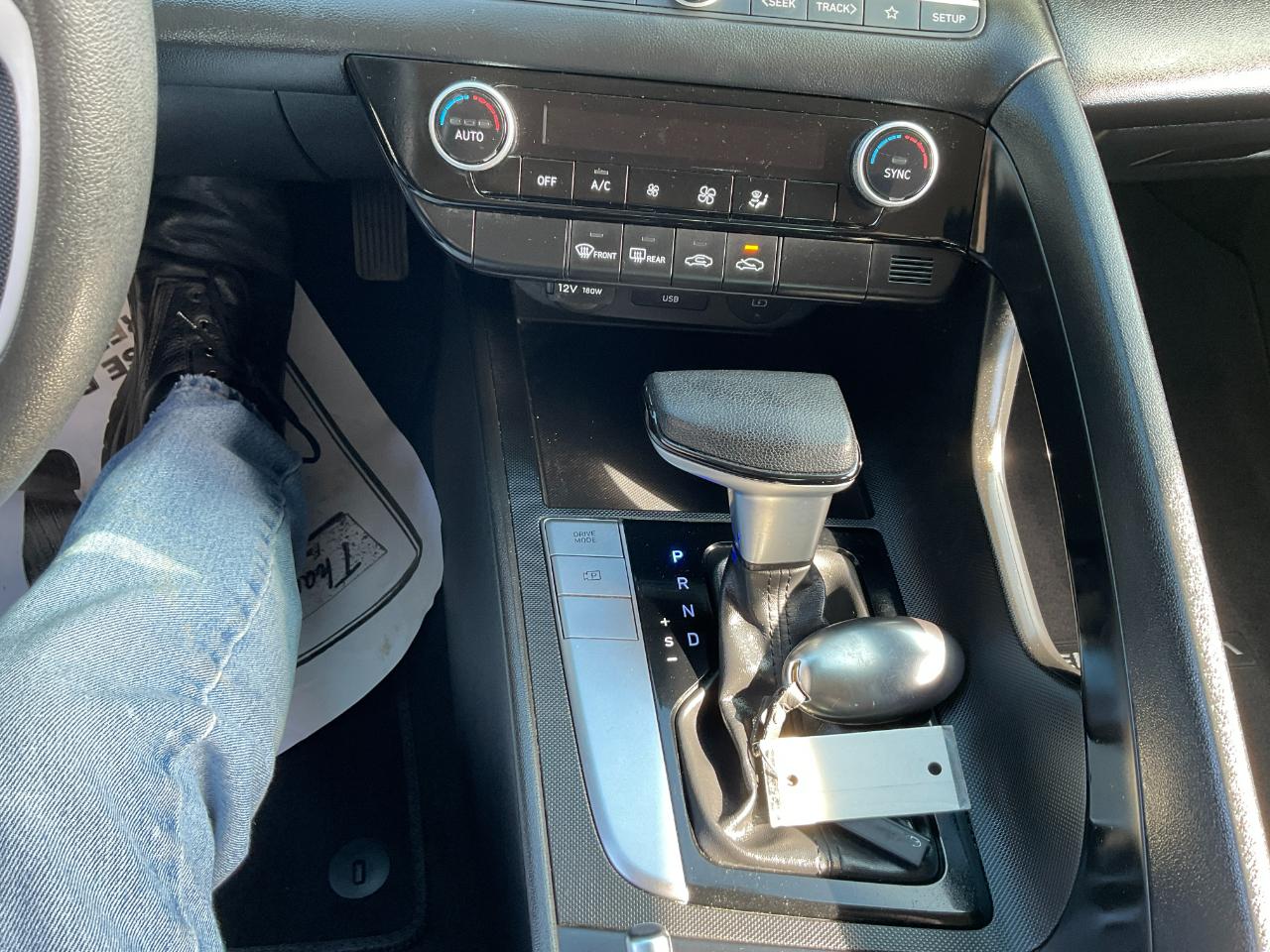 Hyundai Elantra SEL 2024