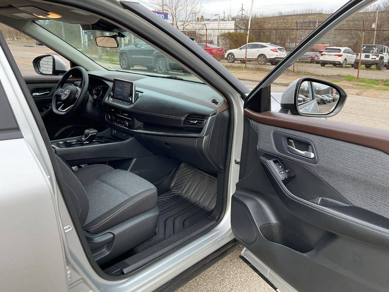 Nissan Rogue SV 2023