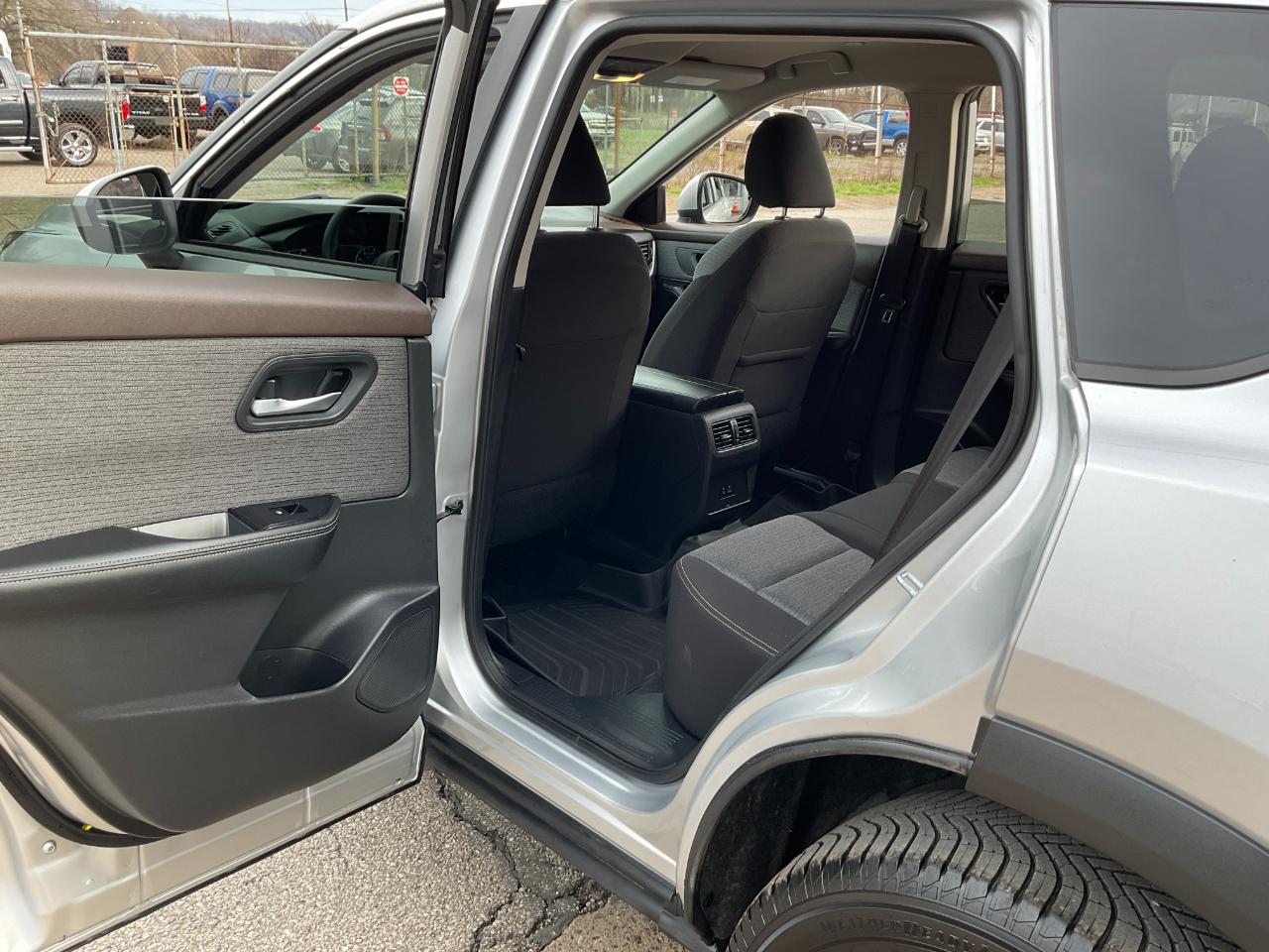 Nissan Rogue SV 2023