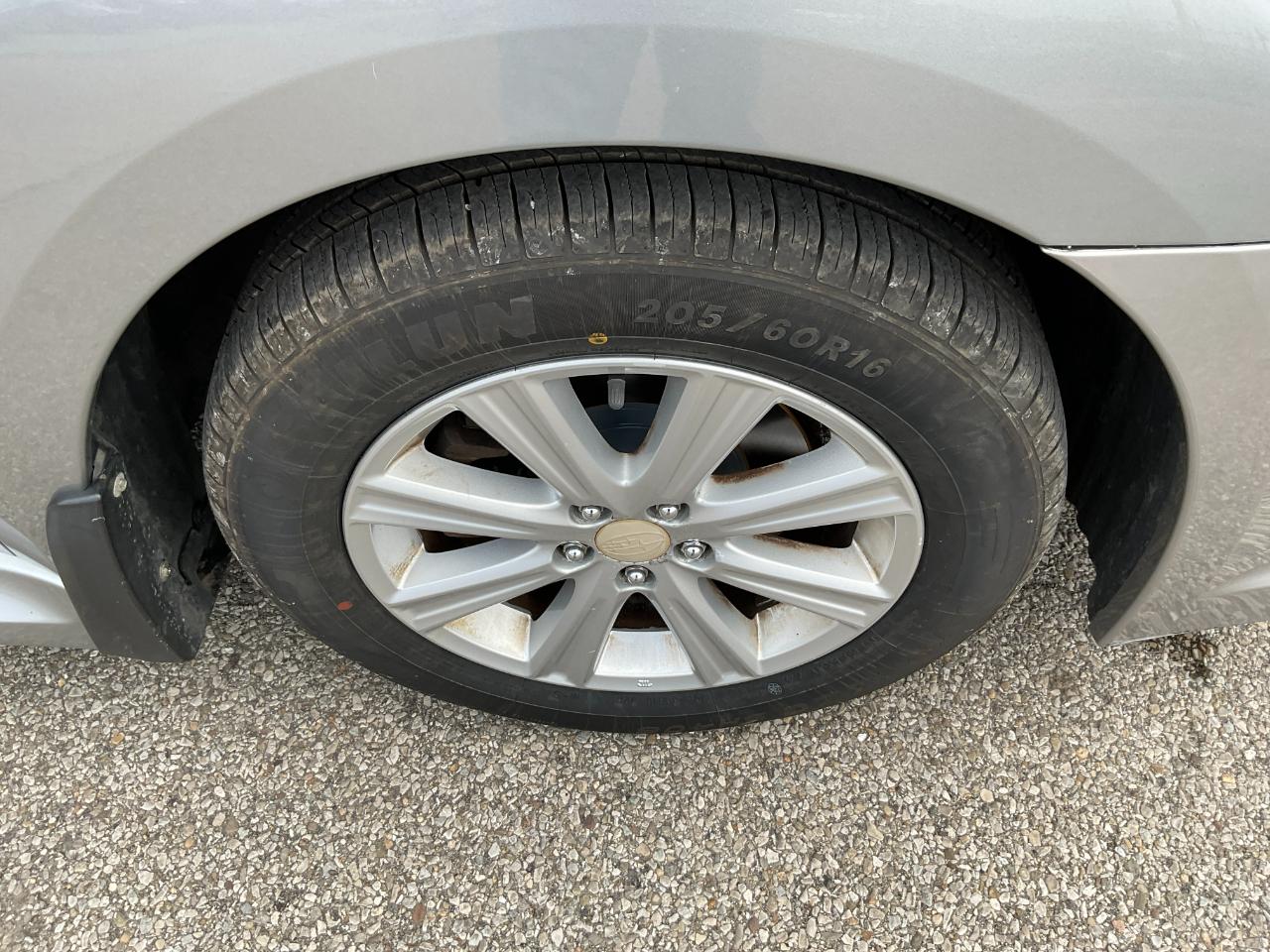 Subaru Legacy 2.5i Premium 2011