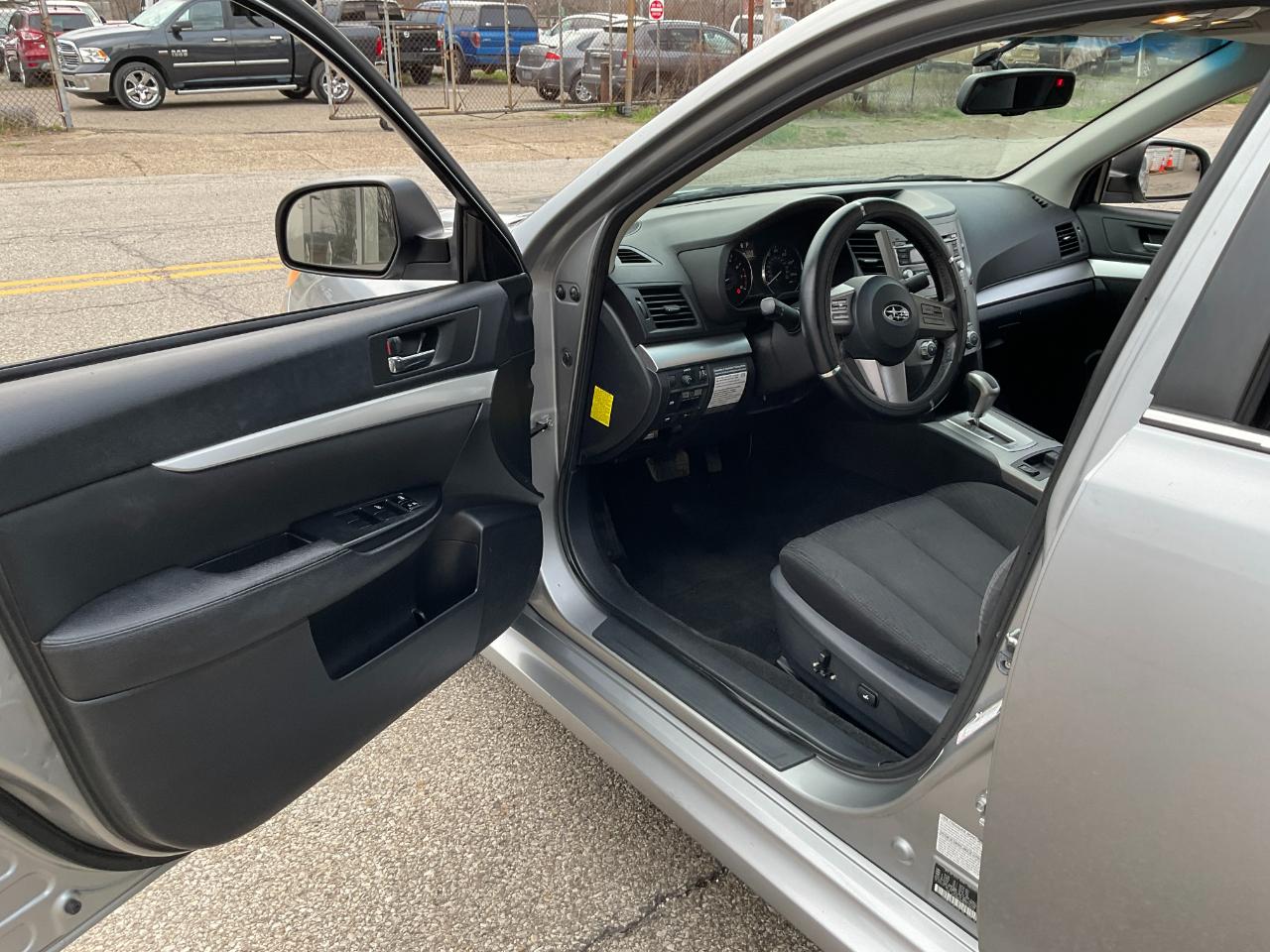 Subaru Legacy 2.5i Premium 2011