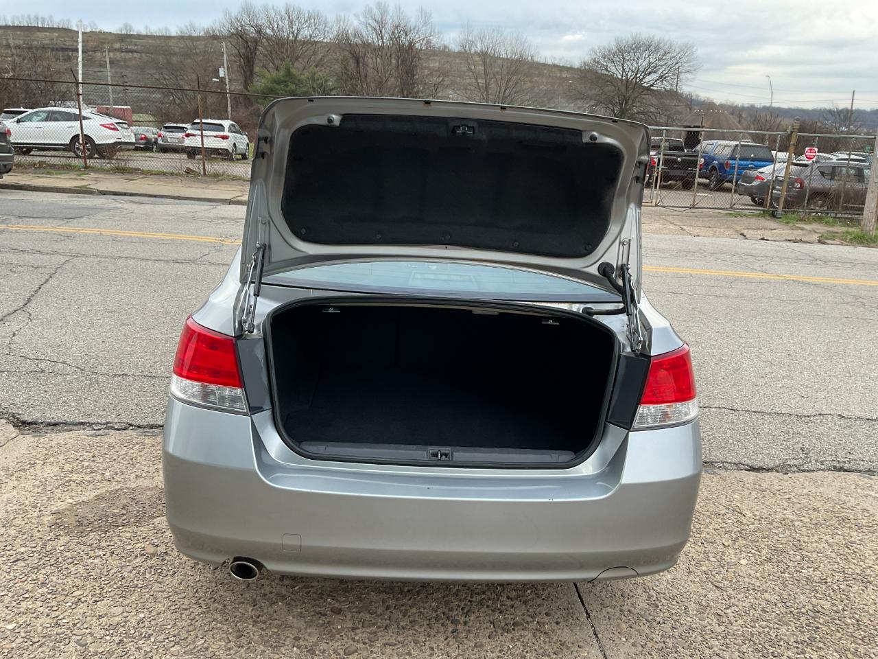 Subaru Legacy 2.5i Premium 2011