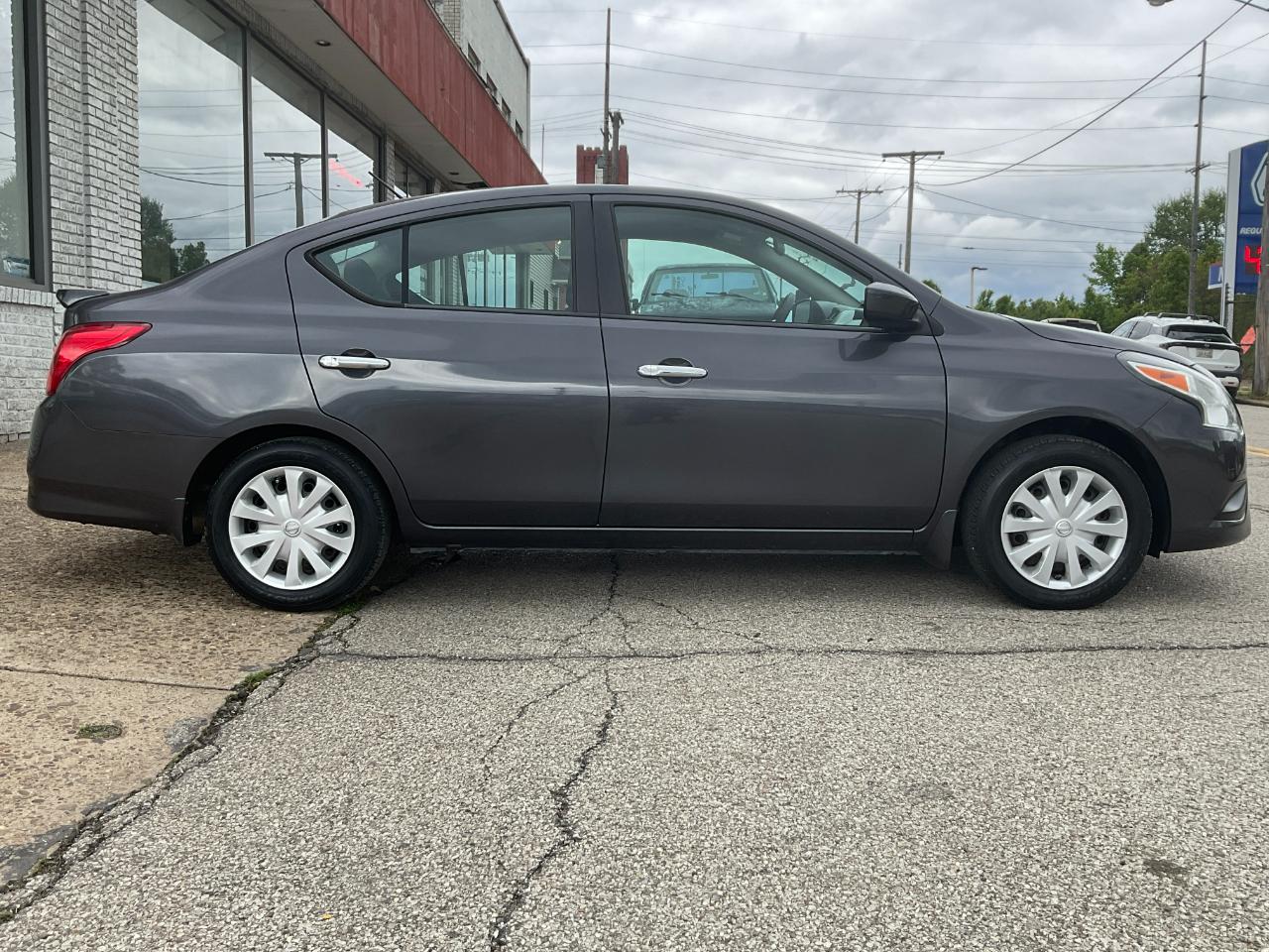 Nissan Versa 1.6 S 5M 2015