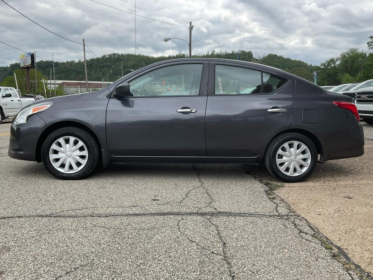 Nissan Versa 1.6 S 5M 2015