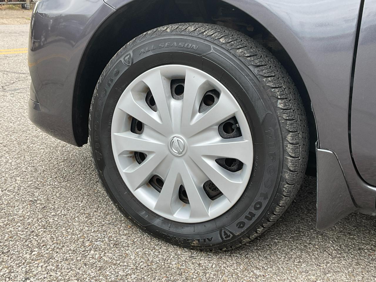 Nissan Versa 1.6 S 5M 2015