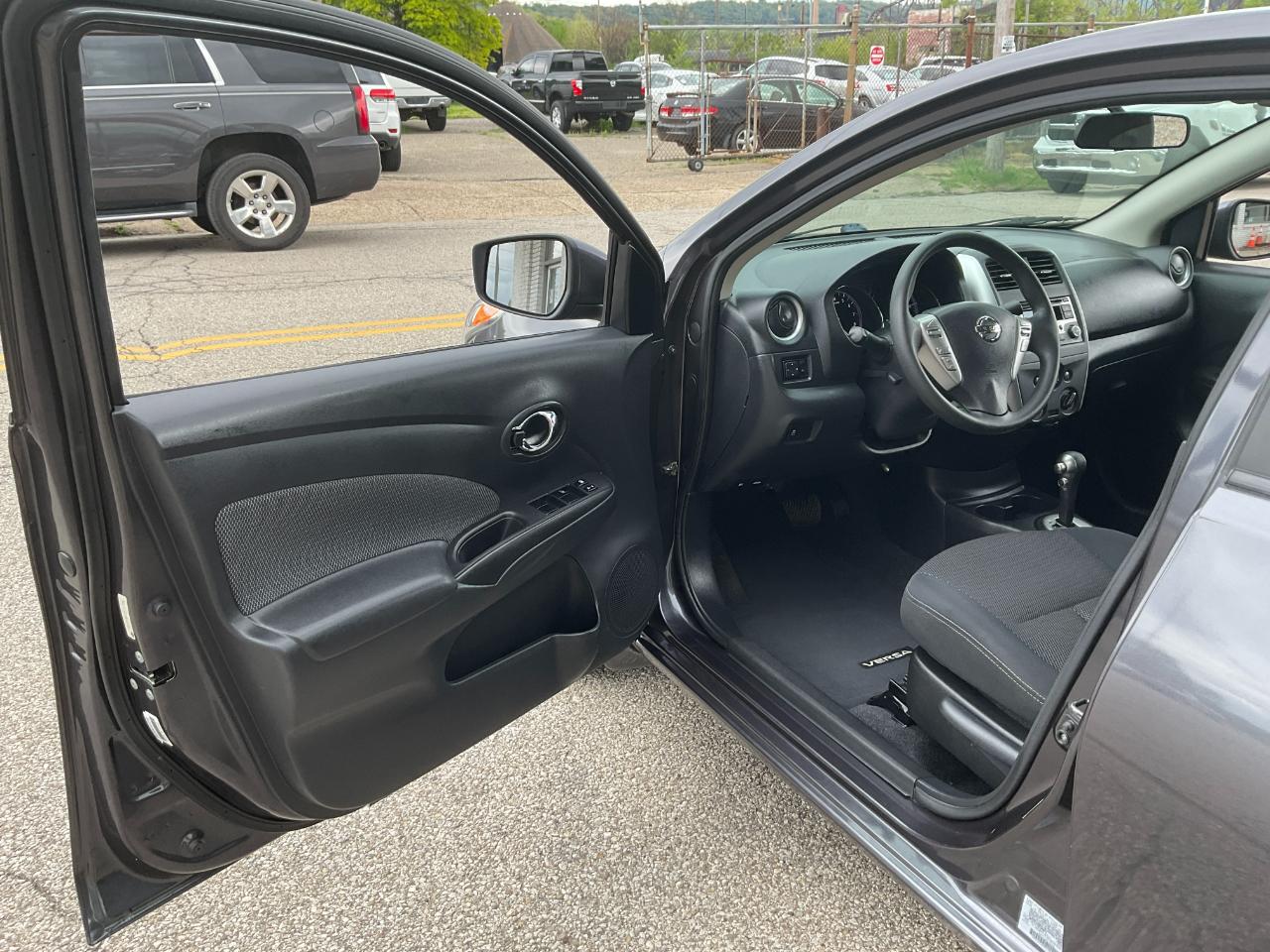 Nissan Versa 1.6 S 5M 2015