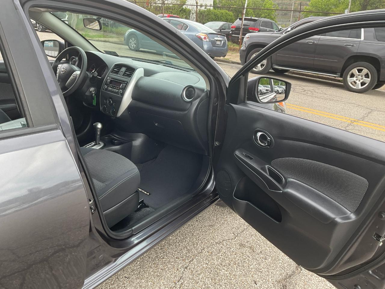 Nissan Versa 1.6 S 5M 2015