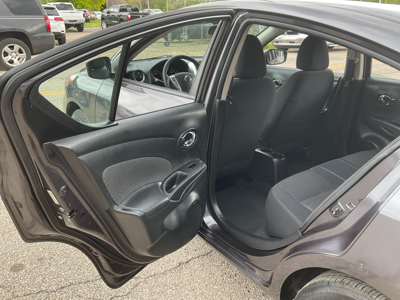 Nissan Versa 1.6 S 5M 2015