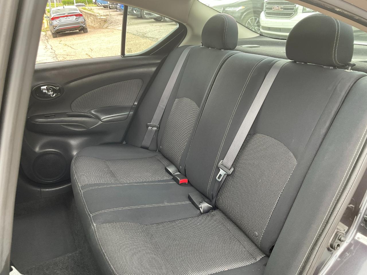 Nissan Versa 1.6 S 5M 2015