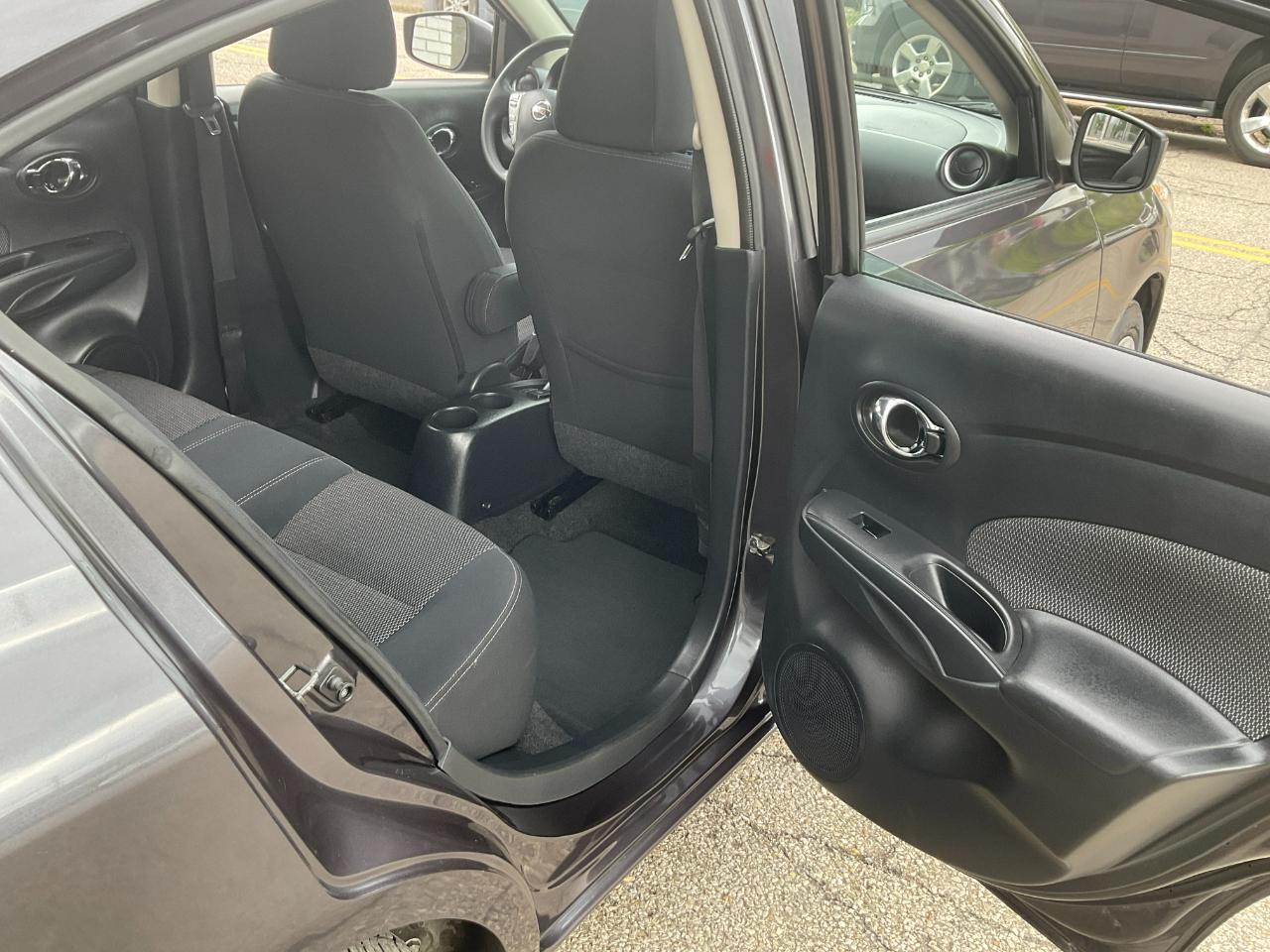 Nissan Versa 1.6 S 5M 2015