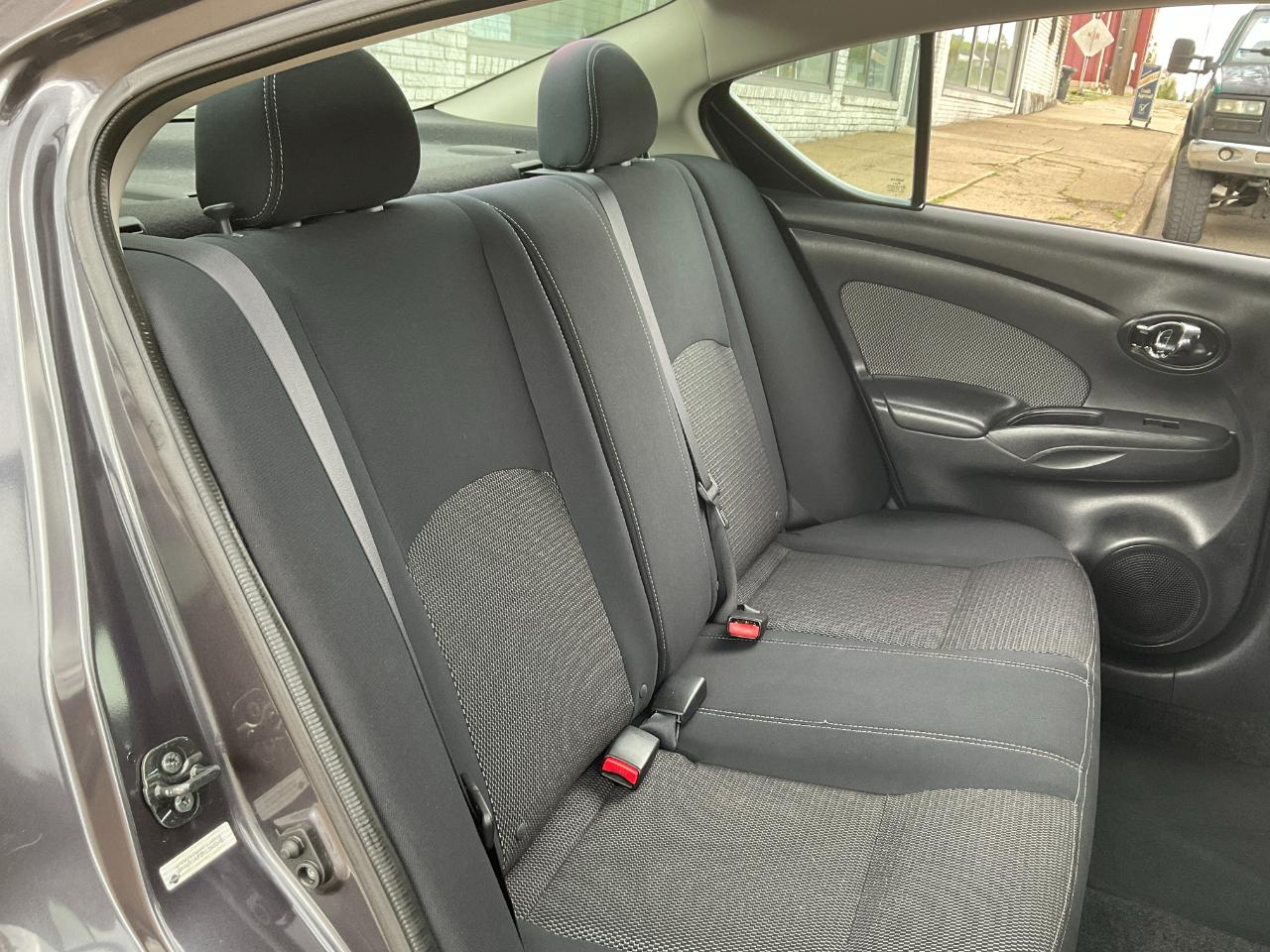 Nissan Versa 1.6 S 5M 2015