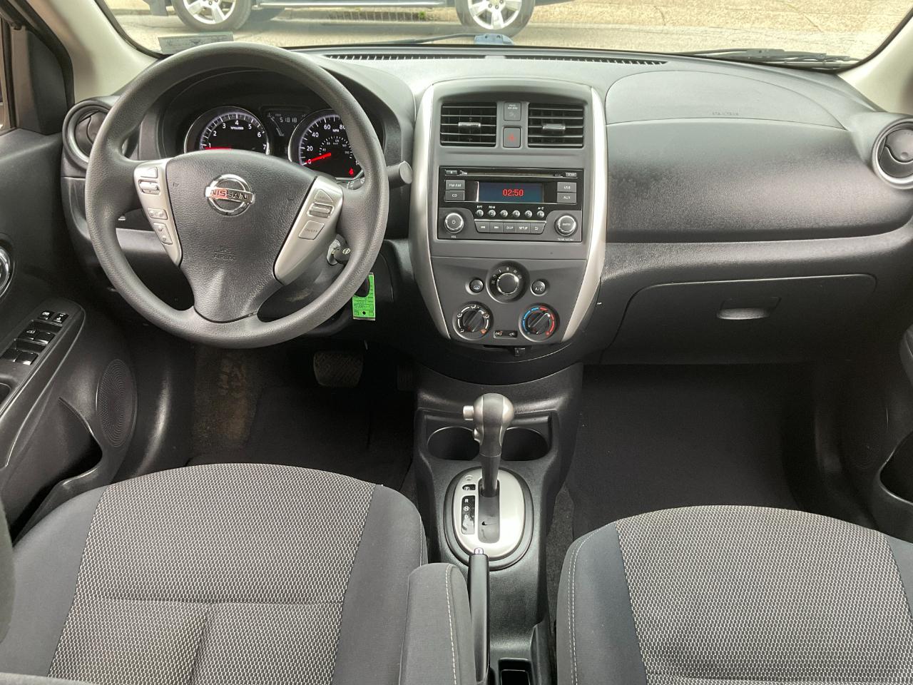 Nissan Versa 1.6 S 5M 2015