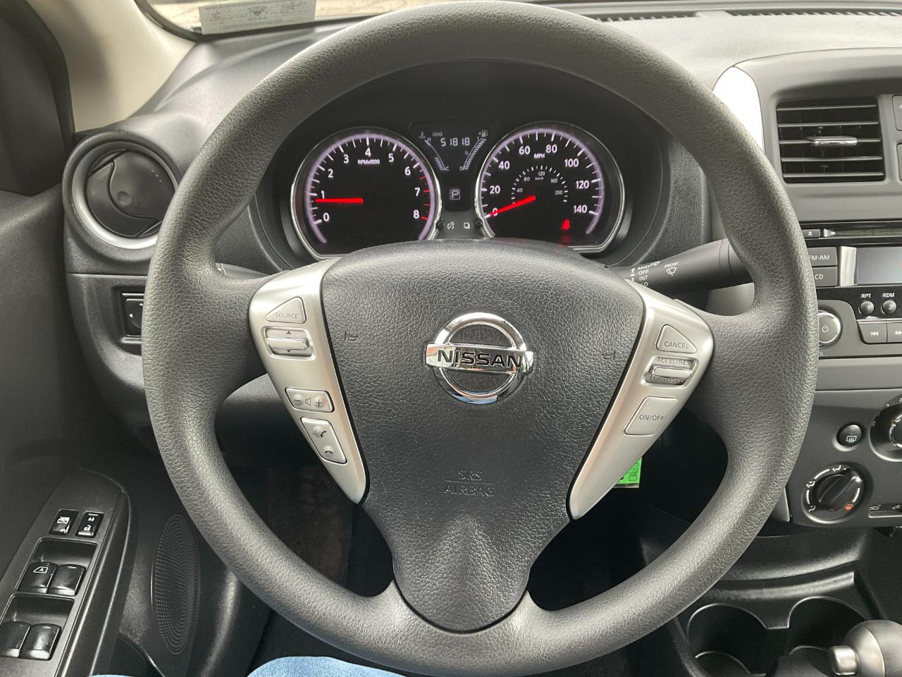 Nissan Versa 1.6 S 5M 2015