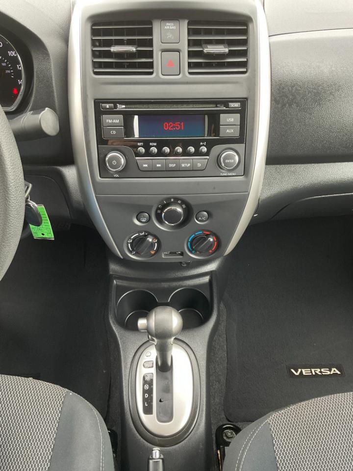 Nissan Versa 1.6 S 5M 2015