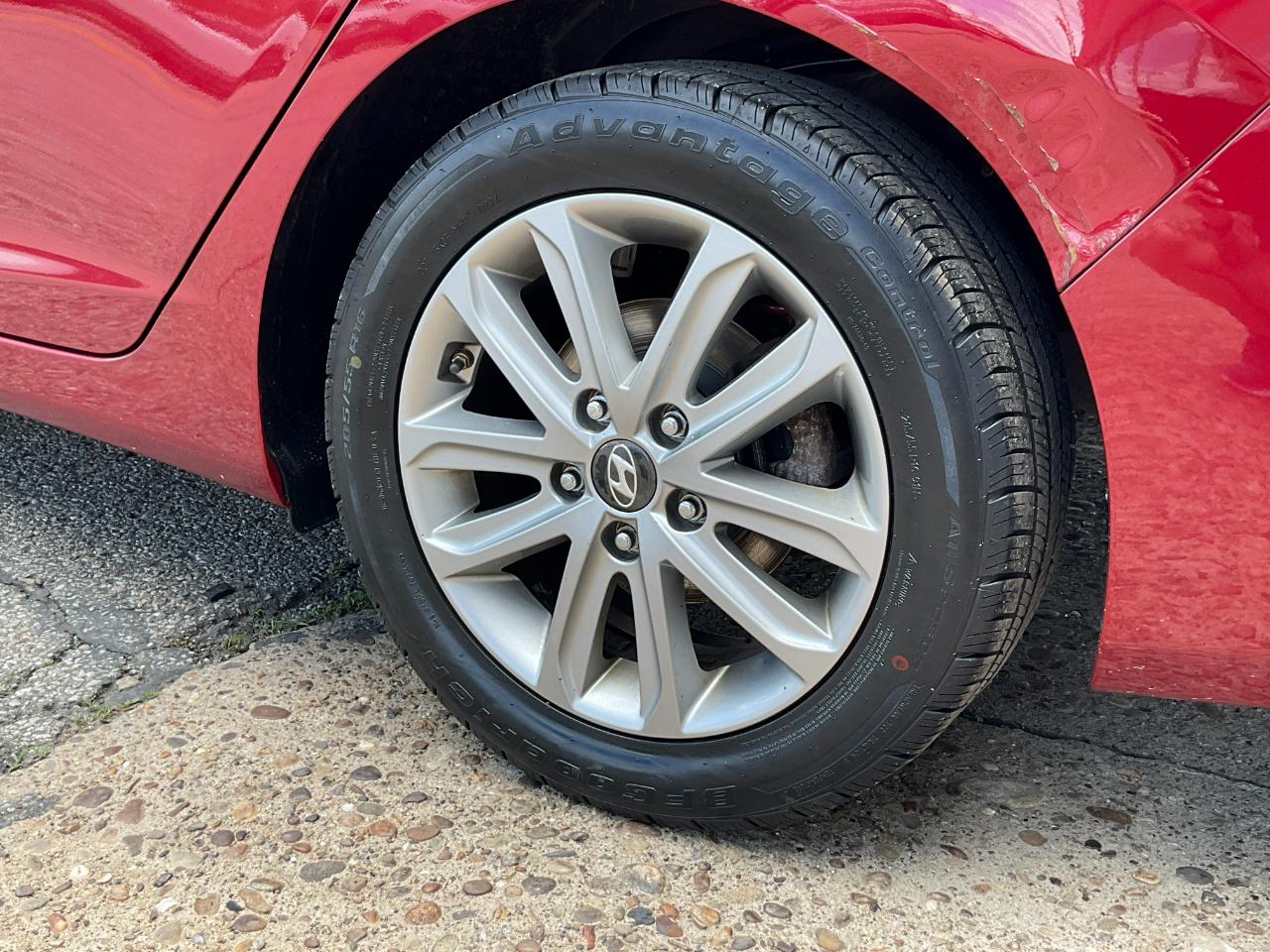 Hyundai Elantra SE 6AT 2016