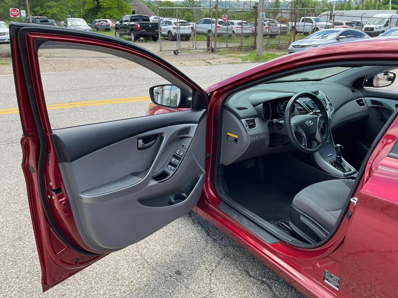 Hyundai Elantra SE 6AT 2016