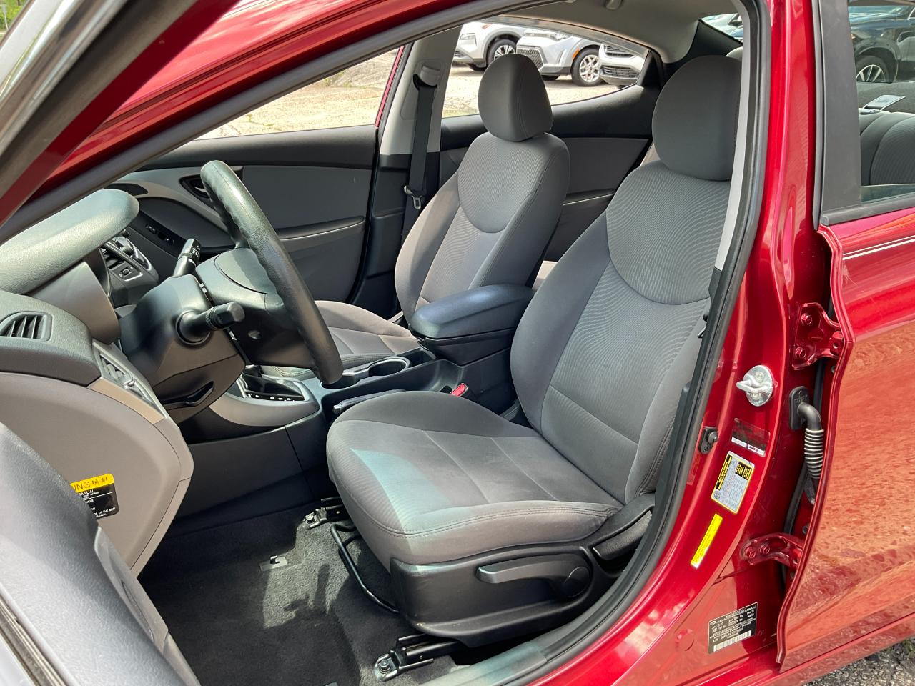 Hyundai Elantra SE 6AT 2016