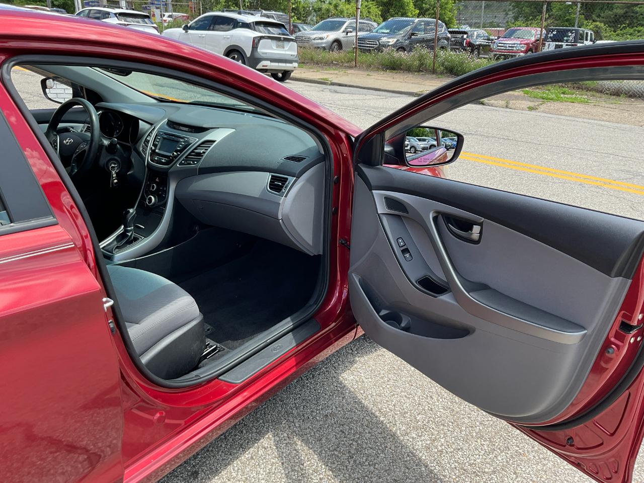 Hyundai Elantra SE 6AT 2016