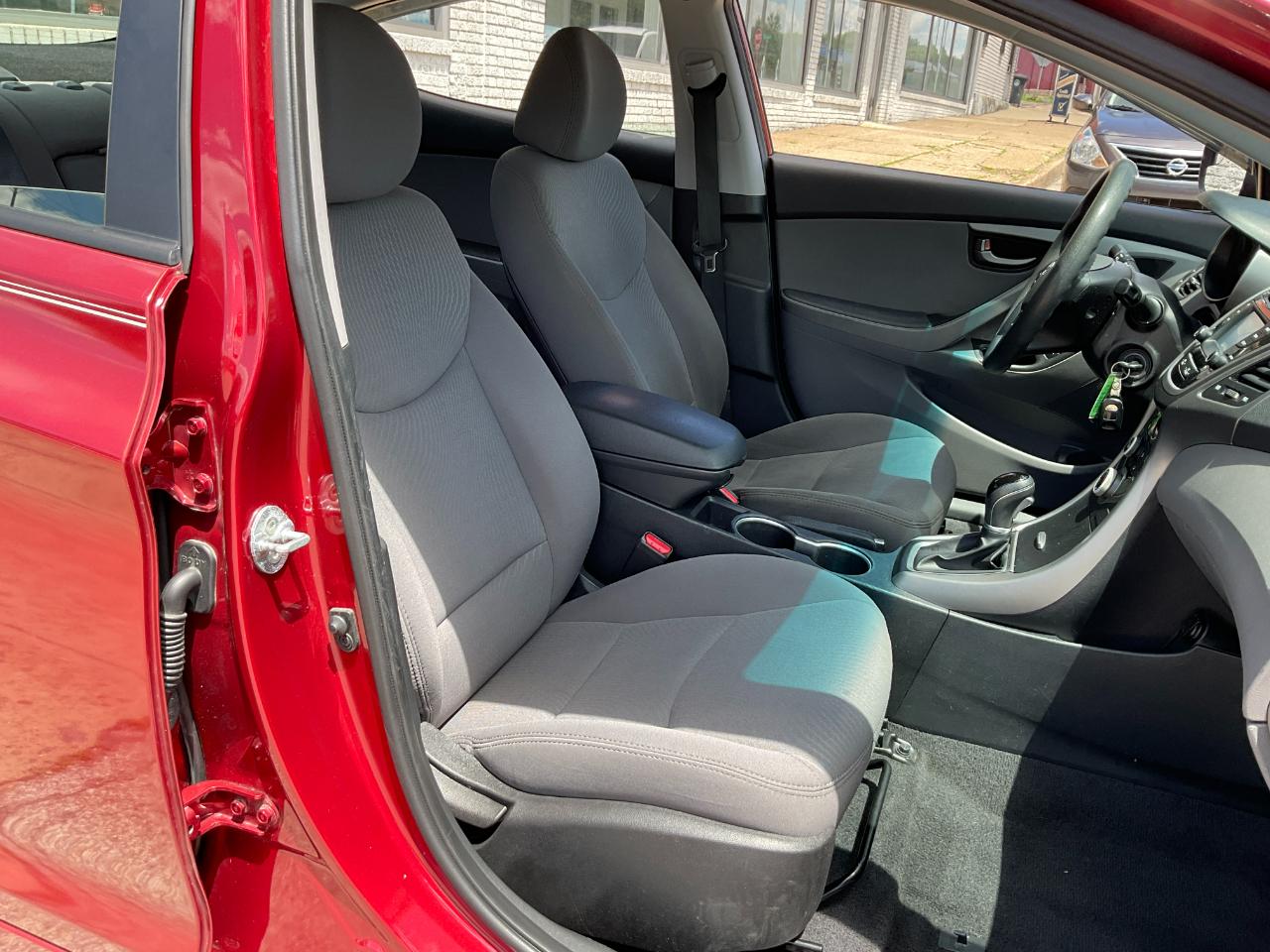 Hyundai Elantra SE 6AT 2016