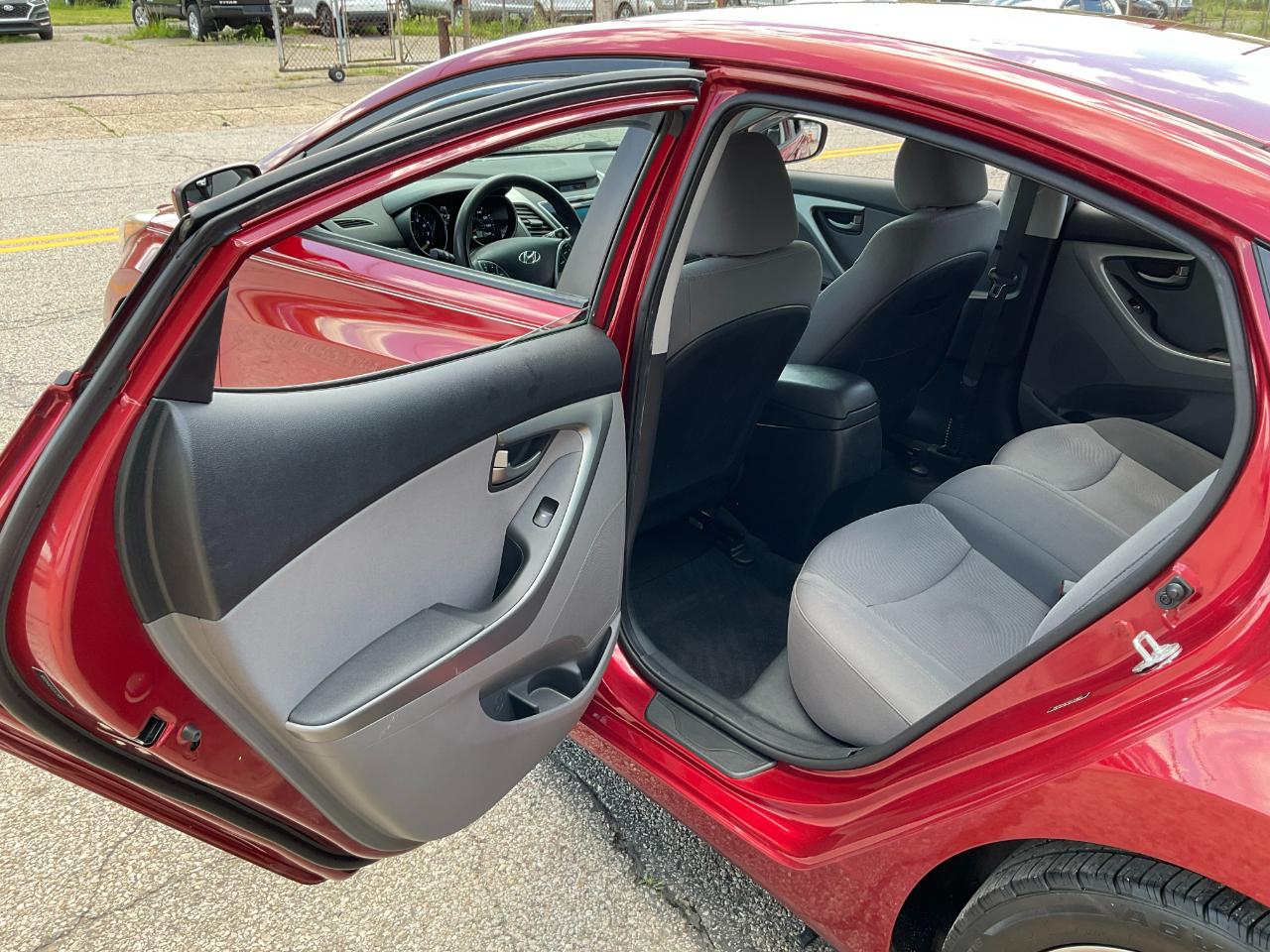 Hyundai Elantra SE 6AT 2016