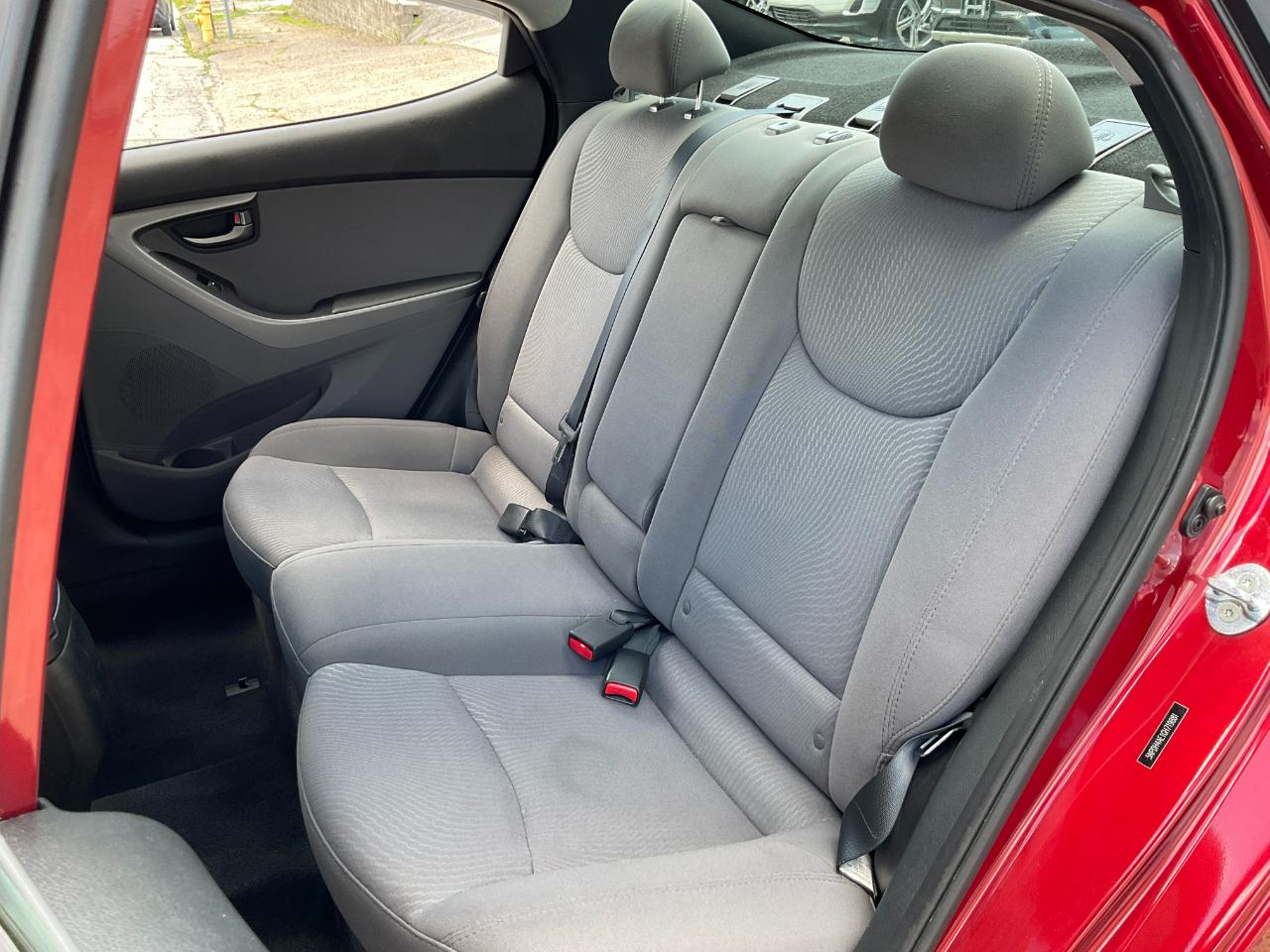 Hyundai Elantra SE 6AT 2016