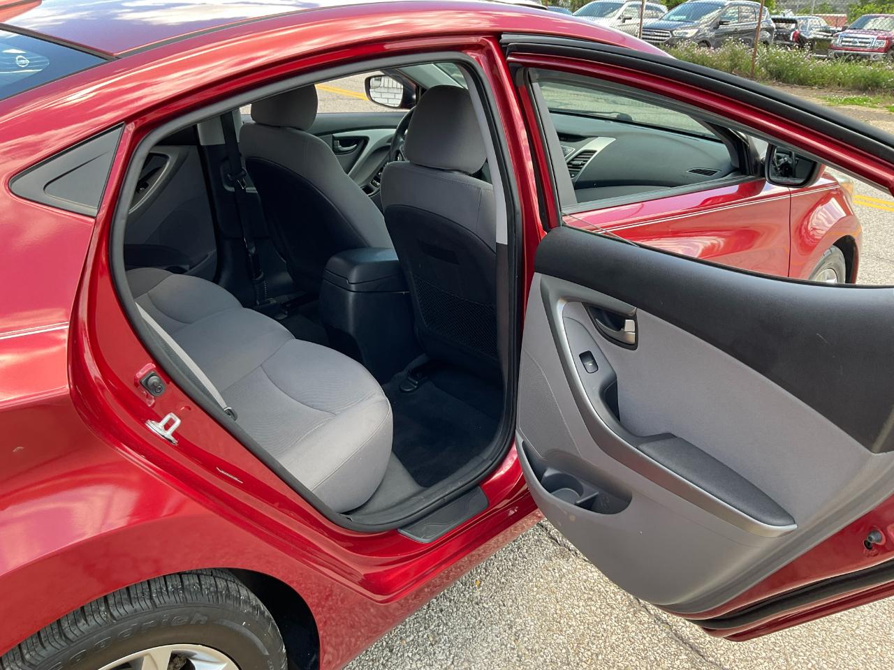 Hyundai Elantra SE 6AT 2016