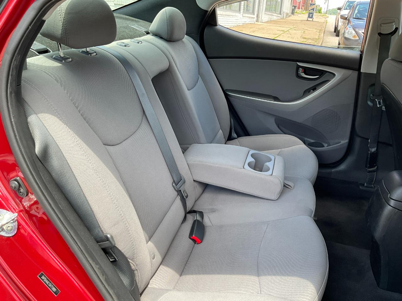 Hyundai Elantra SE 6AT 2016