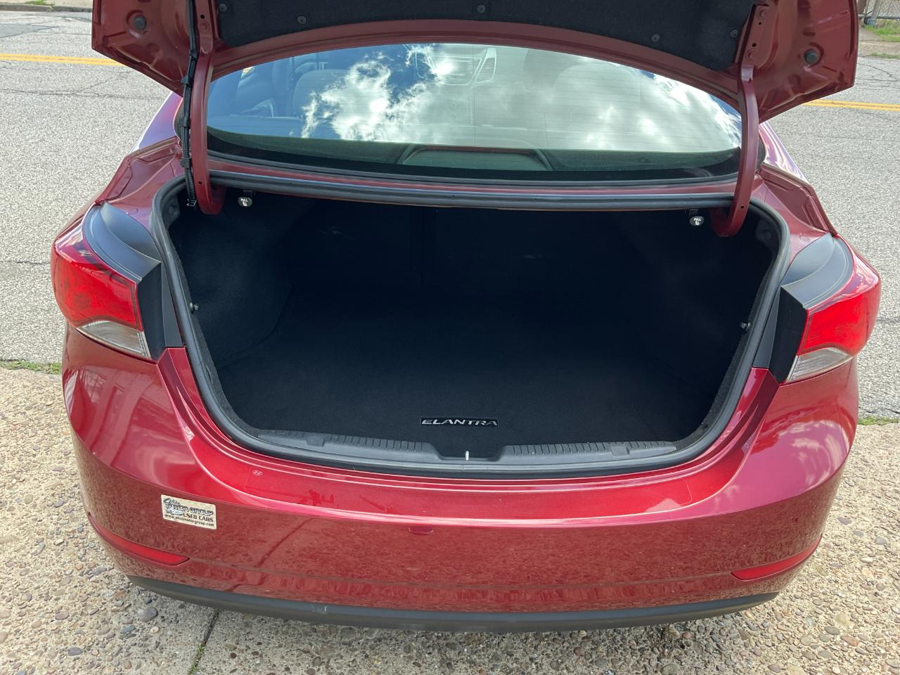 Hyundai Elantra SE 6AT 2016