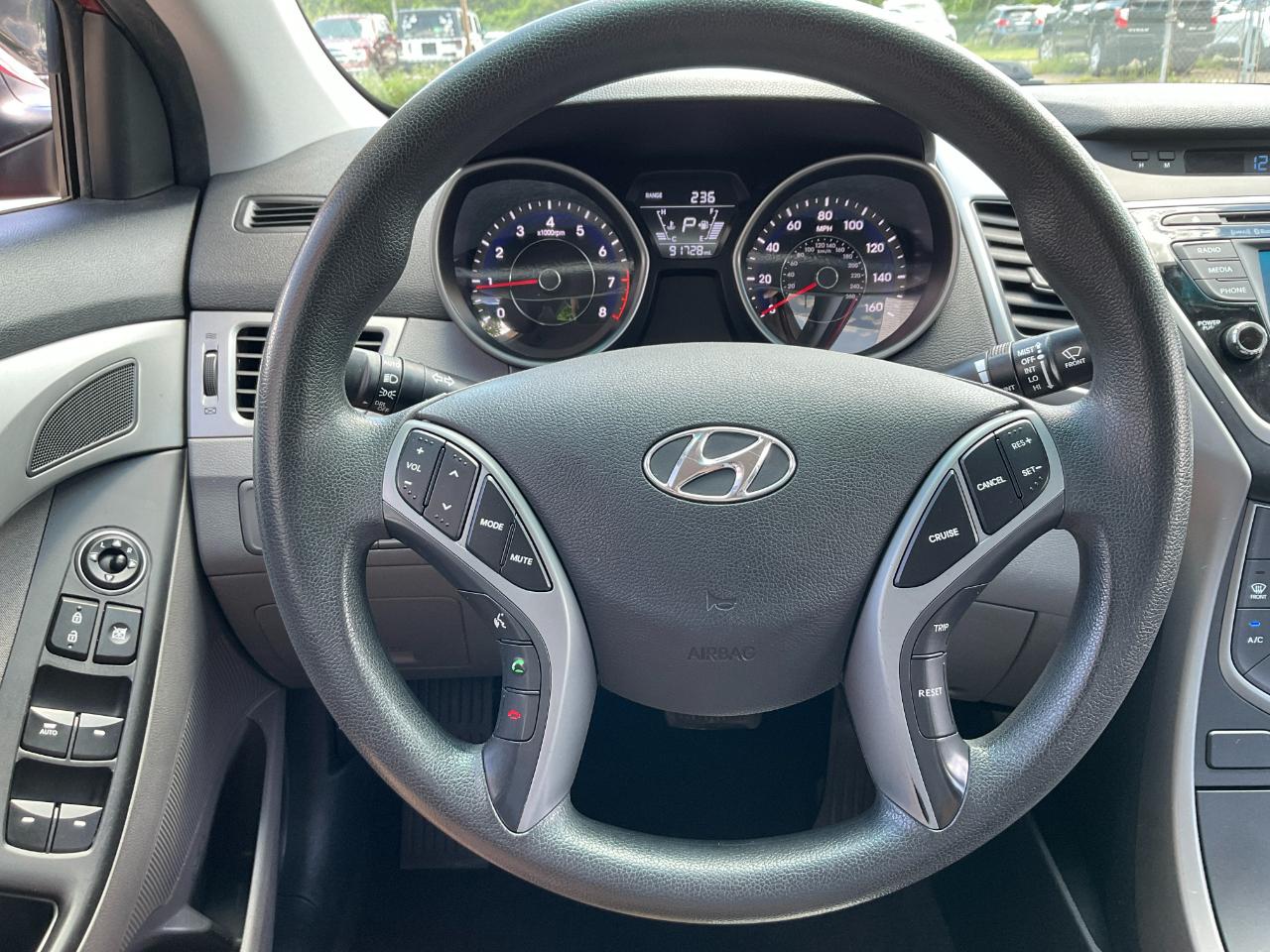 Hyundai Elantra SE 6AT 2016