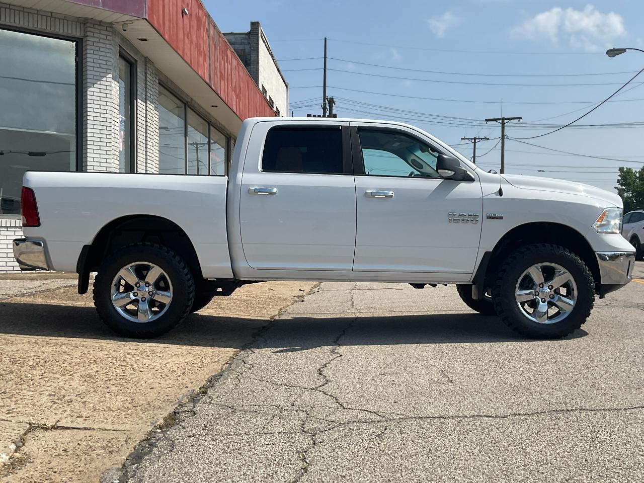 RAM 1500 SLT Crew Cab SWB 4WD 2015