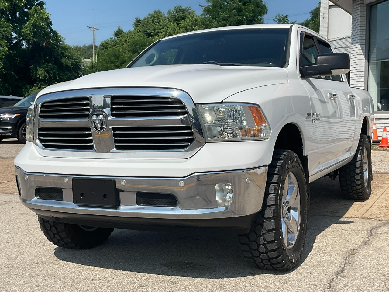 RAM 1500 SLT Crew Cab SWB 4WD 2015