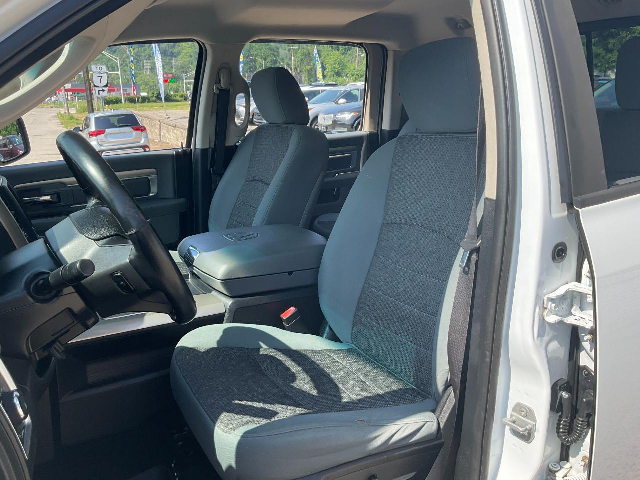 RAM 1500 SLT Crew Cab SWB 4WD 2015