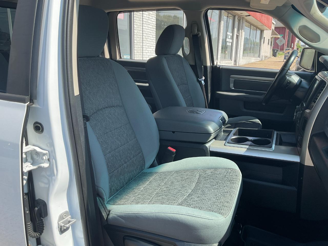 RAM 1500 SLT Crew Cab SWB 4WD 2015