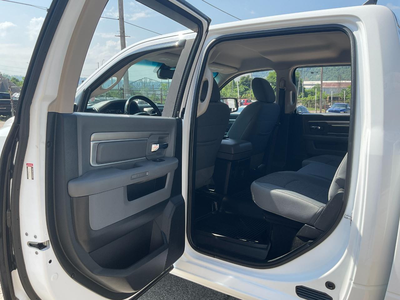 RAM 1500 SLT Crew Cab SWB 4WD 2015