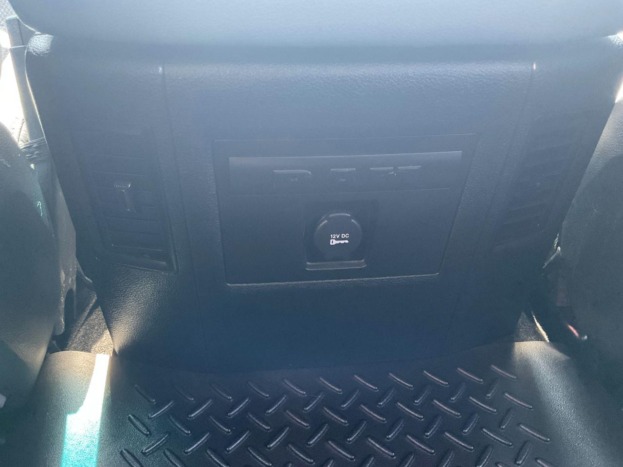 RAM 1500 SLT Crew Cab SWB 4WD 2015